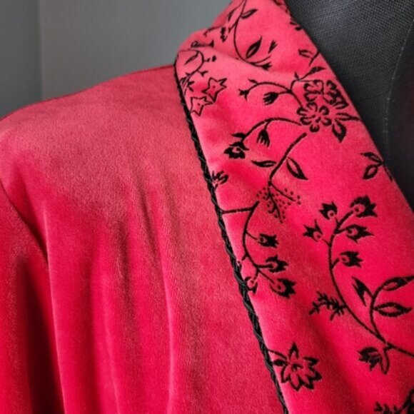Vintage 90's Velvet Red House coat Size Small - Picture 9 of 16